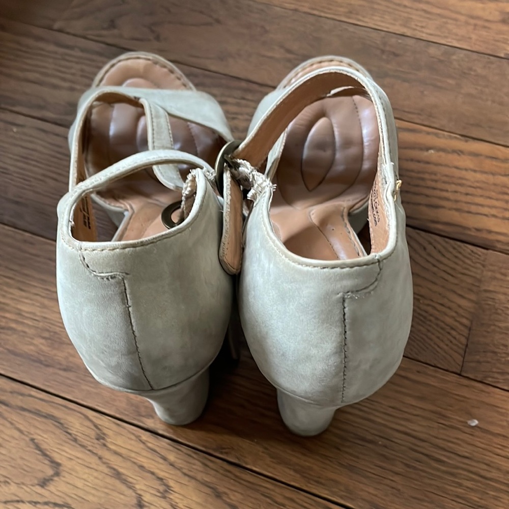 Cream wedges
